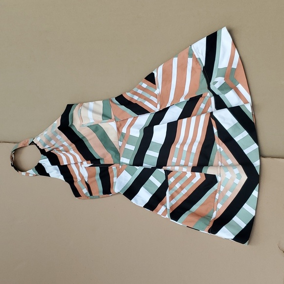 Jessica Simpson Dresses & Skirts - Jessica Simpson Halter dress, size 6